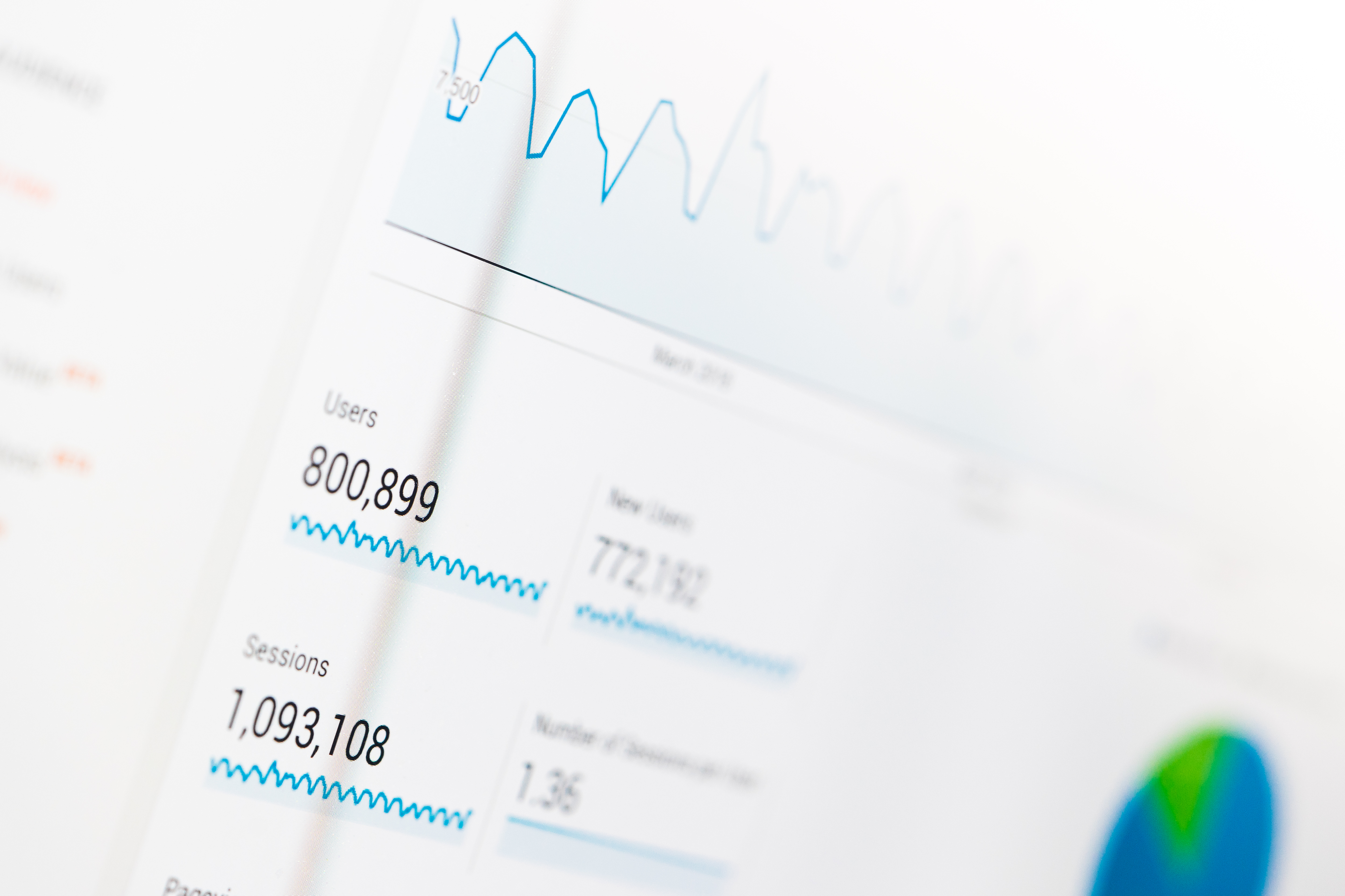 google-analytics-dashboard-picjumbo-com